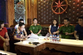 Hà Nội tạm dừng cấp phép karaoke và vũ trường