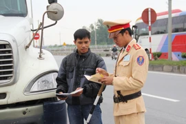 Công an Hà Nội tăng cường xử lí vi phạm giao thông