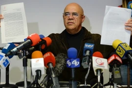 Thư ký điều hành MUD Jesús Torrealba trong cuộc họp báo ở Caracas ngày 26/12. (Nguồn: AFP/TTXVN) 