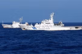 Tàu hải giám của Trung Quốc đi vào vùng biển xung quanh quần đảo Senkaku. (Nguồn: AFP/TTXVN) 