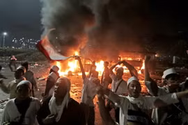 Indonesia thẩm vấn thị trưởng Jakarta vì cáo buộc báng bổ đạo Hồi