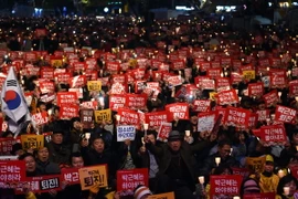 Biểu tình yêu cầu Tổng thống từ chức tại trung tâm Seoul ngày 19/11. (Nguồn: AFP/TTXVN)