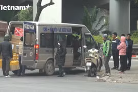 Xe dù đang dừng đỗ đón khách dọc đường.