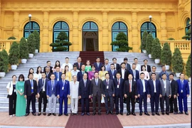 Chủ tịch nước Võ Văn Thưởng với các đại biểu Tổng hội Nông nghiệp và Phát triển Nông thôn. (Ảnh: Thống Nhất/TTXVN)