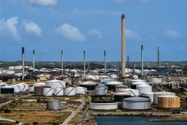 Nhà máy lọc dầu Isla ở Curacao, Venezuela. (Ảnh: AFP/TTXVN)