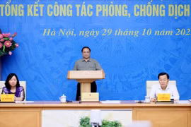 Hội nghị diễn ra dưới sự chủ trì của Thủ tướng Phạm Minh Chính, Trưởng Ban Chỉ đạo quốc gia phòng, chống dịch COVID-19, Phó Thủ tướng Chính phủ Lê Minh Khái và Trưởng Ban Dân vận Trung ương Bùi Thị Minh Hoài. (Ảnh: Dương Giang/TTXVN)