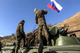 Binh sỹ thuộc lực lượng gìn giữ hòa bình Nga tới Martuni, Armenia, ngày 13/11/2020. (Ảnh: AFP/TTXVN)