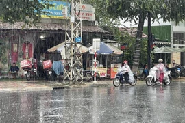 Do ảnh hưởng của áp thấp, Quảng Ngãi xuất hiện mưa lớn kéo dài. (Ảnh: Phạm Cường/TTXVN)