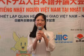 Một thí sinh trình bày phần thi hùng biện. (Ảnh: Phạm Tuân/TTXVN)