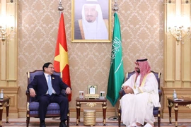 Thủ tướng Phạm Minh Chính gặp Thủ tướng, Thái tử Saudi Arabia Mohammad bin Salman. (Ảnh: Dương Giang/TTXVN)