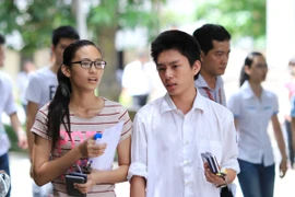 Thí sinh nhăn nhó vì đề thi tuyển sinh đại học môn toán khó 