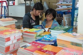 Kinh phí cho việc biên soạn chương trình, sách giáo khoa mới là khoảng 105 tỷ đồng. (Ảnh: TTXVN)