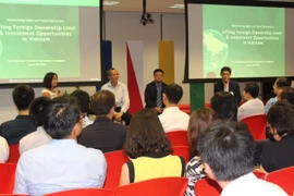 Tọa đàm về cơ hội đầu tư tại thị trường Việt Nam sau khi Nghị định 60/NĐ-CP ban hành. (Mỹ Bình/Vietnam+)