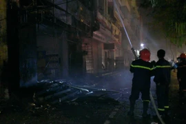 [Photo] Cận cảnh vụ cháy tòa nhà chi nhánh Ngân hàng NCB