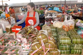 [Photo] Vientiane sôi động đón tết cổ truyền của người Việt