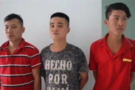 Các đối tượng tại cơ quan công an. (Ảnh: TTXVN phát)