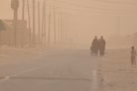 Hơn 1.000 người tại Iran gặp các vấn đề về sức khỏe do bão cát. (Nguồn: IRNA)