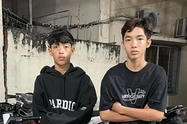 Dương Hứa Hoàng Vân và Nguyễn Văn Gia Kiệt tại Cơ quan Công an. (Nguồn: Công an tỉnh Đồng Nai)