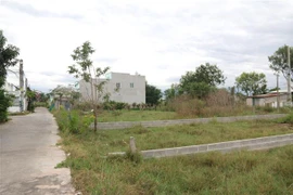 Một trong những thửa đất đã được chuyển nhượng quyền sử dụng đất và được người dân xây dựng công trình nhà ở. (Ảnh: Nguyễn Thanh/TTXVN)