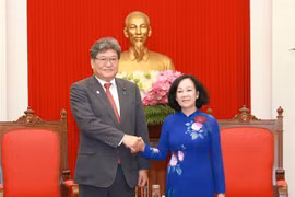 Thường trực Ban Bí thư Trương Thị Mai tiếp Trưởng Ban Nghiên cứu chính sách Đảng Dân chủ Tự do Nhật Bản Hagiuda Koichi. (Ảnh: Phương Hoa/TTXVN)