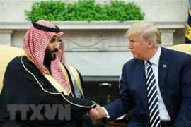 Tổng thống Mỹ Donald Trump (phải) và Thái tử Saudi Arabia Mohammad bin Salman trong cuộc gặp tại Washington DC., ngày 20/3/2018. (Ảnh: AFP/TTXVN)