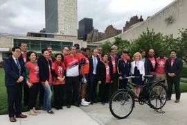 Đại sứ, Trưởng phái đoàn thường trực Việt Nam tại Liên hợp quốc Nguyễn Phương Nga cùng các đại biểu tại buổi lễ. (Nguồn: TTXVN)