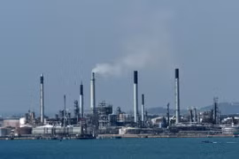 Cơ sở khai thác dầu trên đảo Bukom, ngoài khơi Singapore ngày 19/2. (Nguồn: AFP/TTXVN)
