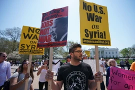 Biểu tình tại Washington, DC, phản đối cuộc tấn công nhắm vào Syria. (Nguồn: AFP/TTXVN)