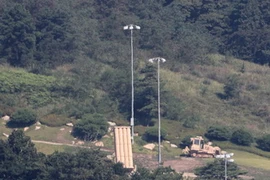 Hệ thống phòng thủ tên lửa tầm cao giai đoạn cuối (THAAD) được triển khai tại Seongju ngày 12/9. (Nguồn: Yonhap/TTXVN)