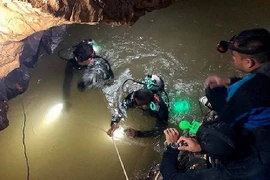 Nghiên cứu thêm các phương án cứu hộ đội bóng Thái Lan