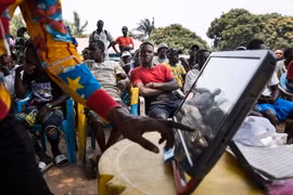 Cử tri Cộng hòa Dân chủ Congo đi bỏ phiếu. (Nguồn: Foreign Policy)