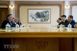 Ngoại trưởng Mỹ Mike Pompeo (trái) trong cuộc hội đàm với Phó Chủ tịch Đảng Lao động Triều Tiên Kim Yong-chol (phải) tại Bình Nhưỡng ngày 7/7. (Nguồn: AFP/TTXVN)