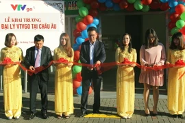 Cắt băng khai trương Tổng đại lý VTV Go tại châu Âu. (Nguồn: Quang Vinh/TTXVN)