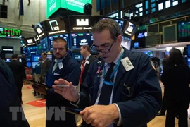 Giao dịch viên tại Sàn giao dịch chứng khoán New York, Mỹ. (Ảnh: AFP/TTXVN)