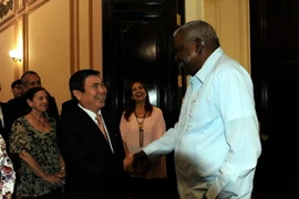Nhập mô tả cho ảnhChủ tịch Quốc hội Cuba Esteban Lazo Hernández tiếp thân mật đoàn đại biểu Thành phố Hồ Chí Minh. (Nguồn: Vũ Lê Hà/TTXVN)