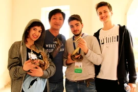 Sởn da gà với Lễ hội rước rắn kỳ lạ ở Italy. (Nguồn: Quang Thanh/TTXVN)