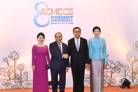 Thủ tướng Nguyễn Xuân Phúc và Phu nhân với Thủ tướng Thái Lan Prayuth Chan - Ocha và Phu nhân. (Nguồn: Thống Nhất/TTXVN)