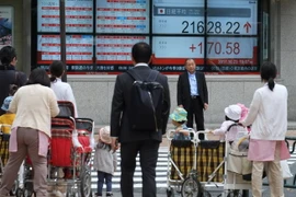 Nhật Bản "soán ngôi" thị trường chứng khoán lớn thứ hai thế giới của Trung Quốc. (Nguồn: AFP/TTXVN)