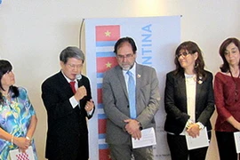 Đại sứ Nguyễn Văn Đào phát biểu tại buổi lễ (Ảnh: Quang Sơn/Vietnam+)