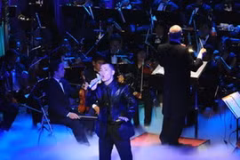 Live show của Đức Tuấn. (Ảnh: TT&VH)