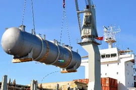 Công ty công nghiệp nặng Doosan – Vina xuất khẩu 140 tấn thiết bị bồn áp suất sang Turkmenistan. (Ảnh: Thanh Long/TTXVN)