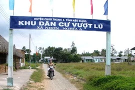 Một tuyến dân cư vượt lũ. (Nguồn: Internet)