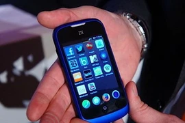 Điện thoại thông minh ZTE Open chạy Firefox OS. (Nguồn: ubergizmo.com)