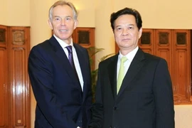Thủ tướng Nguyễn Tấn Dũng tiếp nguyên Thủ tướng Anh Tony Blair tháng 3/2013. (Ảnh: Đức Tám/TTXVN)
