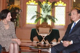 Phó Thủ tướng Nguyễn Xuân Phúc hội kiến với quyền Toàn quyền Australia, Thống đốc bang New South Wales, bà Marie Bashir. (Ảnh: Ðỗ Quyên/TTXVN)