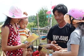 Tuyên truyền dân số, kế hoạch hóa gia đình ở tỉnh Bến Tre. (Ảnh: Dương Ngọc/TTXVN)