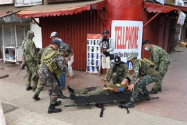 Cảnh sát phong tỏa hiện trường vụ nổ ở tỉnh Sulu, miền Nam Philippines ngày 24/8/2020. (Ảnh: AFP/TTXVN)