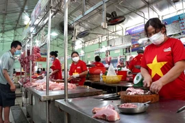 Lương thực, thực phẩm, nhu yếu phẩm tại các chợ truyền thống rất dồi dào, đảm bảo cung cấp đầy đủ cho người dân thành phố Đà Nẵng trong giai đoạn chống dịch. (Ảnh: Quốc Dũng/TTXVN)