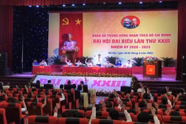 Các đại biểu biểu quyết thông qua nhân sự Đại hội. (Ảnh: Văn Điệp/TTXVN)