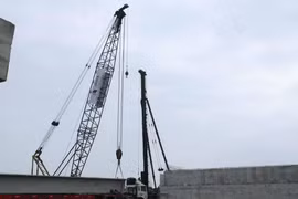 Thi công cầu cạn Phú Nhuận, lý trình Km 76+759.28 thuộc gói thầu XL-13, huyện Cay Lậy, tỉnh Tiền Giang. (Ảnh: Thống Nhất/TTXVN)
